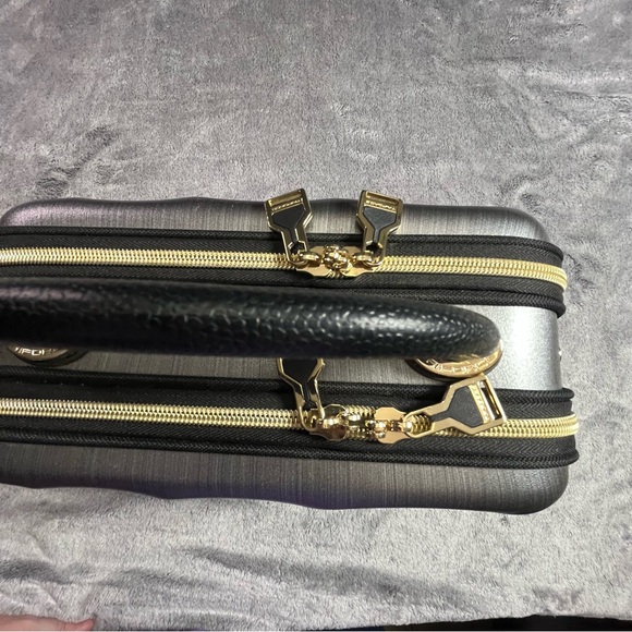 Triforce Metallic Gray Hardshell Cosmetic Case with Top Handle, no strap - Picture 3 of 11